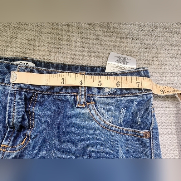 Vera Moda Jean Shorts with Lace Detail size 27 - Picture 5 of 7